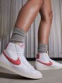  סניקרס Nike Blazer Mid / נשים של NIKE
