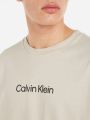  טי שירט עם לוגו של CALVIN KLEIN