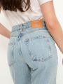  ג'ינס בגזרה גבוה בסיומת גזורה של URBAN OUTFITTERS