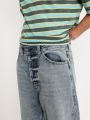  ג'ינס ארוך בגזרה רחבה של URBAN OUTFITTERS