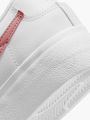  נעלי סניקרס Nike Blazer Low Platform / נשים של NIKE