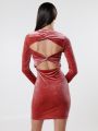  שמלת מיני קטיפה עם פתחים דקורטיבים מאחור של TERMINAL X QUESTION MARK