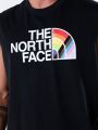  גופייה עם לוגו Pride של THE NORTH FACE