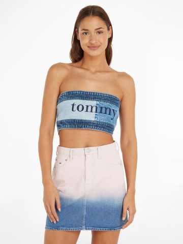 טופ סטרפלס ג'ינס עם לוגו רקום של TOMMY HILFIGER