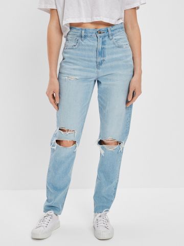 ג'ינס עם קרעים בגזרת MOM של AMERICAN EAGLE