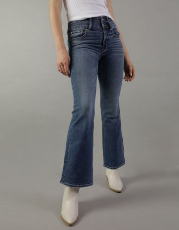 ג'ינס בגזרת SUPER HIGH-RISE FLARE של AMERICAN EAGLE