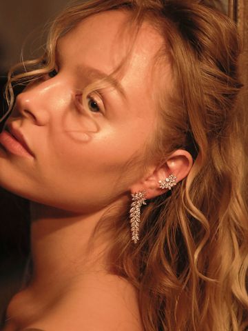 עגילי Crystal cascading Earrings L / נשים של KEREN WOLF
