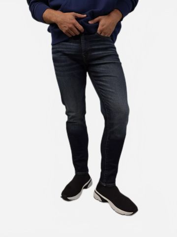 ג'ינס בגזרת SUPER SKINNY של AMERICAN EAGLE