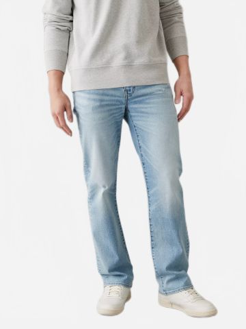 ג'ינס בגזרה ישרה עם שפשופים של undefined