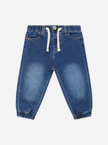 מכנסי ג'ינס עם מכפלת אלסטית J של MINENE