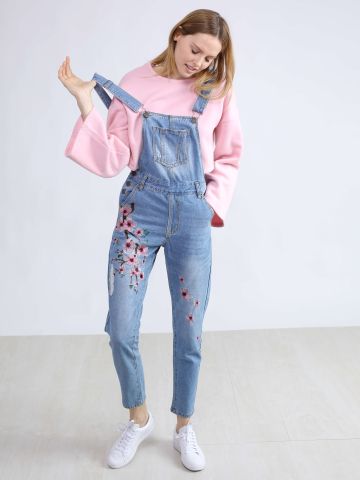 אוברול ג'ינס עם רקמת פרחים