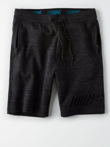 מכנסי טרנינג קצרים עם לוגו בולט Jogger