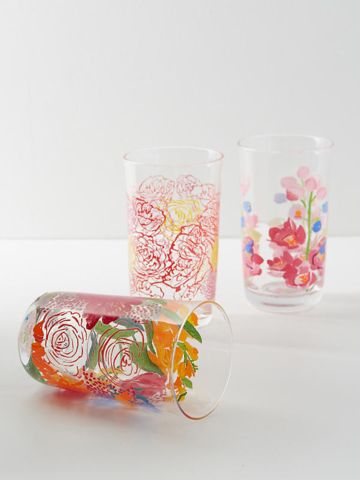 כוס לשתייה מזכוכית עם עיטורי פרחים