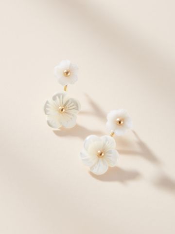 עגילי פנינה נצמדים עם עיטורי פרחים Serefina