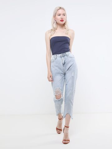 ג'ינס MOM עם קרעים וסיומת גזורה