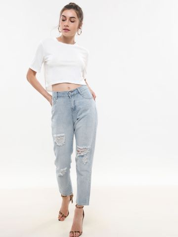 ג'ינס MOM בטקסטורת פסים ועיטורי קרעים