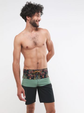 מכנסי בגד ים קולור בלוק בהדפס טרופי