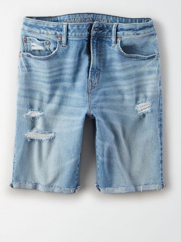 ג'ינס קצר בשטיפה בהירה עם קרעים / גברים