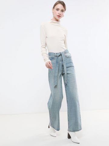 ג'ינס מתרחב עם חגורת קשירה