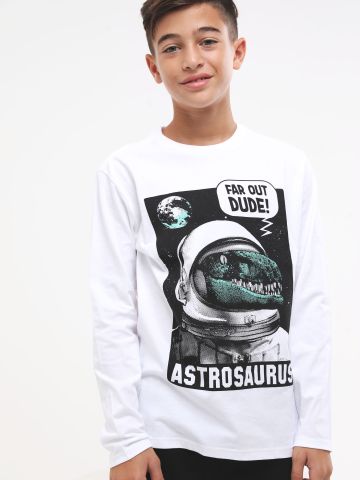 טי שירט שרוולים ארוכים עם הדפס אסטרונאוט וכיתוב Astrosaurus