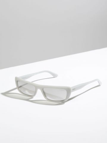 משקפי שמש צרים עם מסגרת פלסטיק Gigi Hadid X
