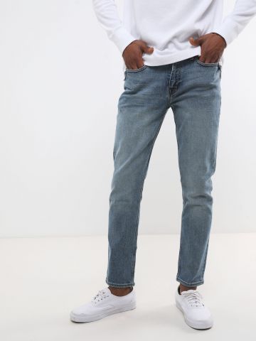 ג'ינס בגזרת Slim-Fit