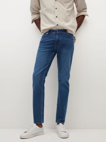 מכנסי ג'ינס בגזרה ישרה של MANGO
