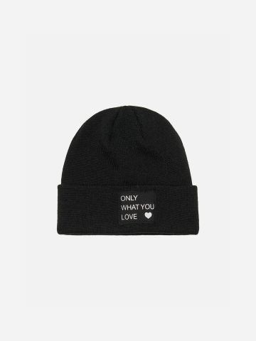 כובע גרב עם פאץ&#039; כיתוב / TEEN של ONLY
