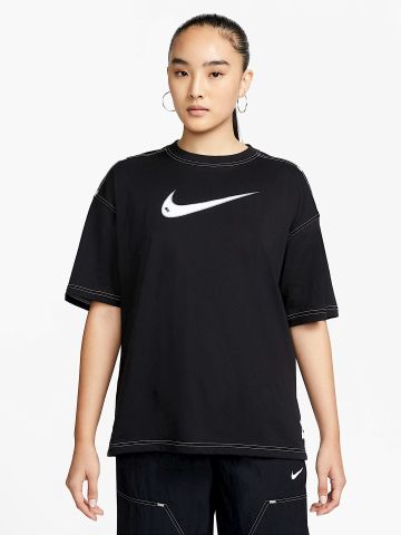 טי שירט Nike Sportswear Swoosh / Plus Size של NIKE