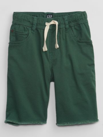 מכנסיים קצרים עם סיומת פרומה / בנים של GAP
