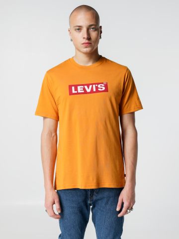 טי שירט עם הדפס לוגו של LEVIS