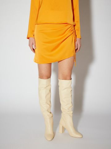 חצאית מיני סאטן עם שסע של SOMETHINGNEW