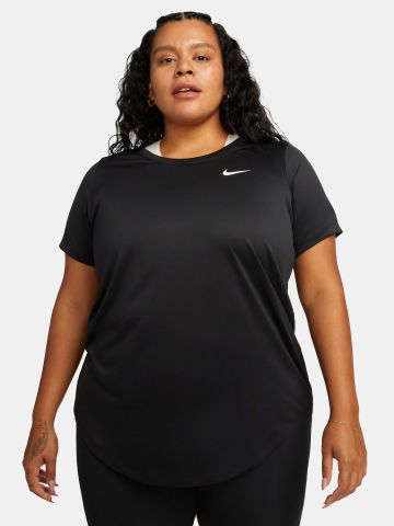 חולצת אימון Nike Dri-FIT / Plus Size של NIKE