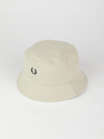 כובע באקט עם לוגו רקום / גברים של FRED PERRY
