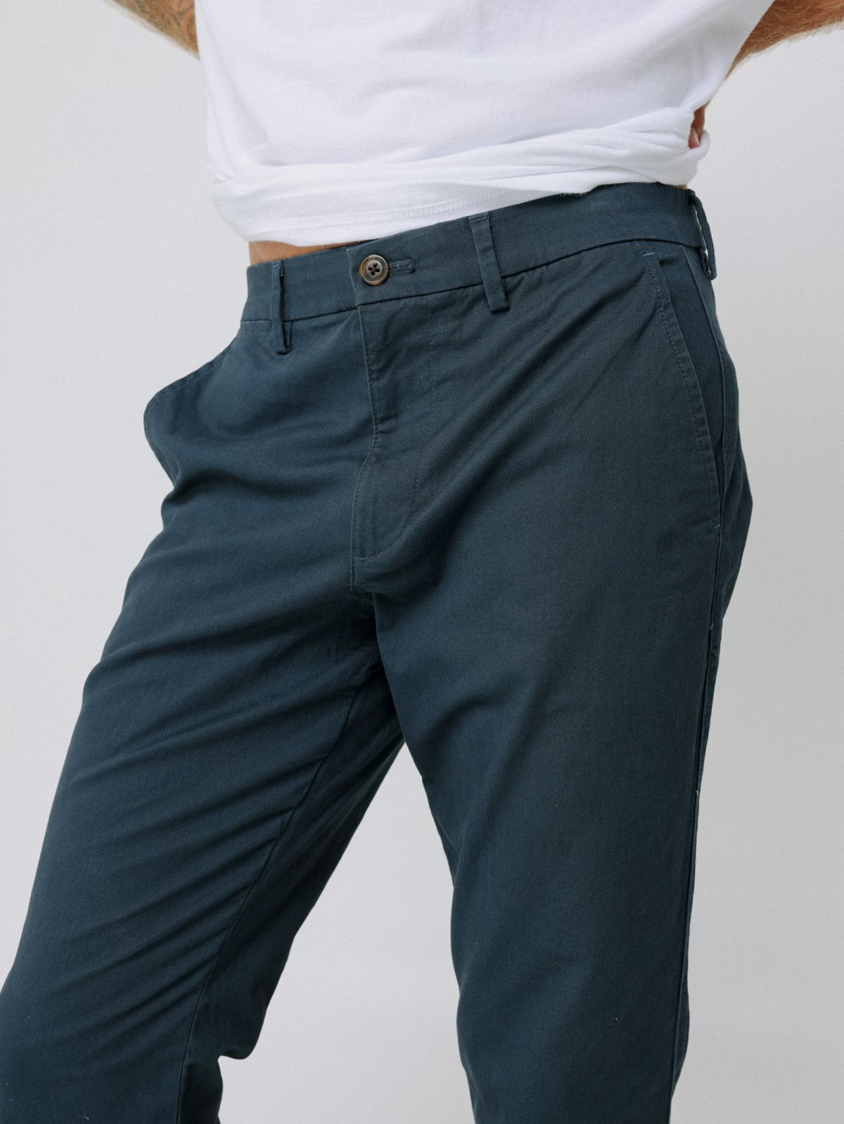  מכנסי צ'ינו Slim Fit של BANANA REPUBLIC
