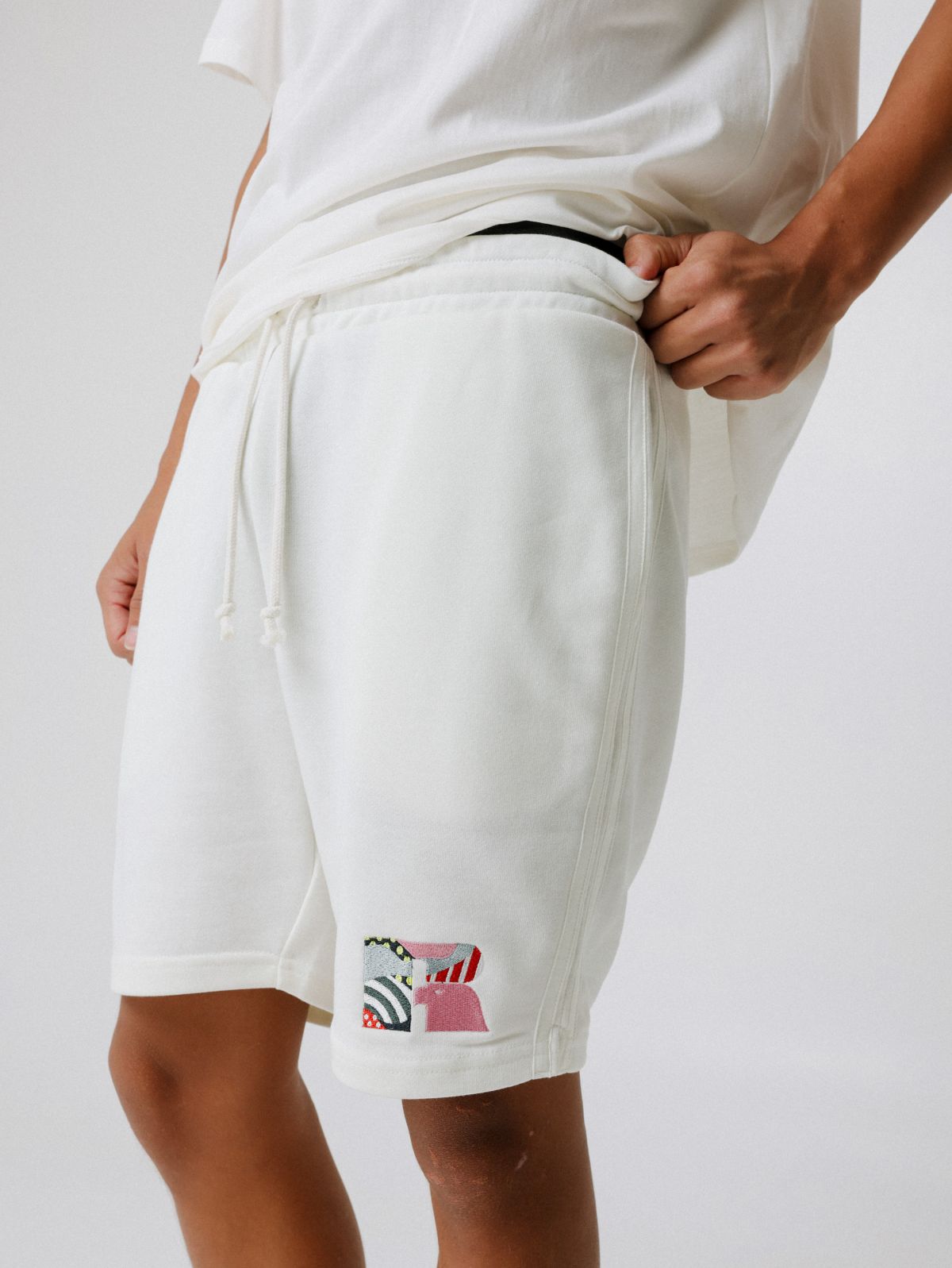  מכנסיים קצרים עם לוגו של RUSSELL ATHLETIC