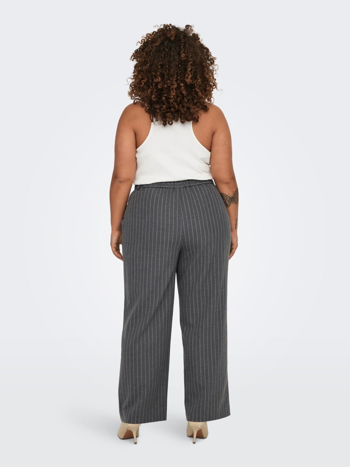  מכנסיים מחוייטים בהדפס פסים / Plus Size של ONLY