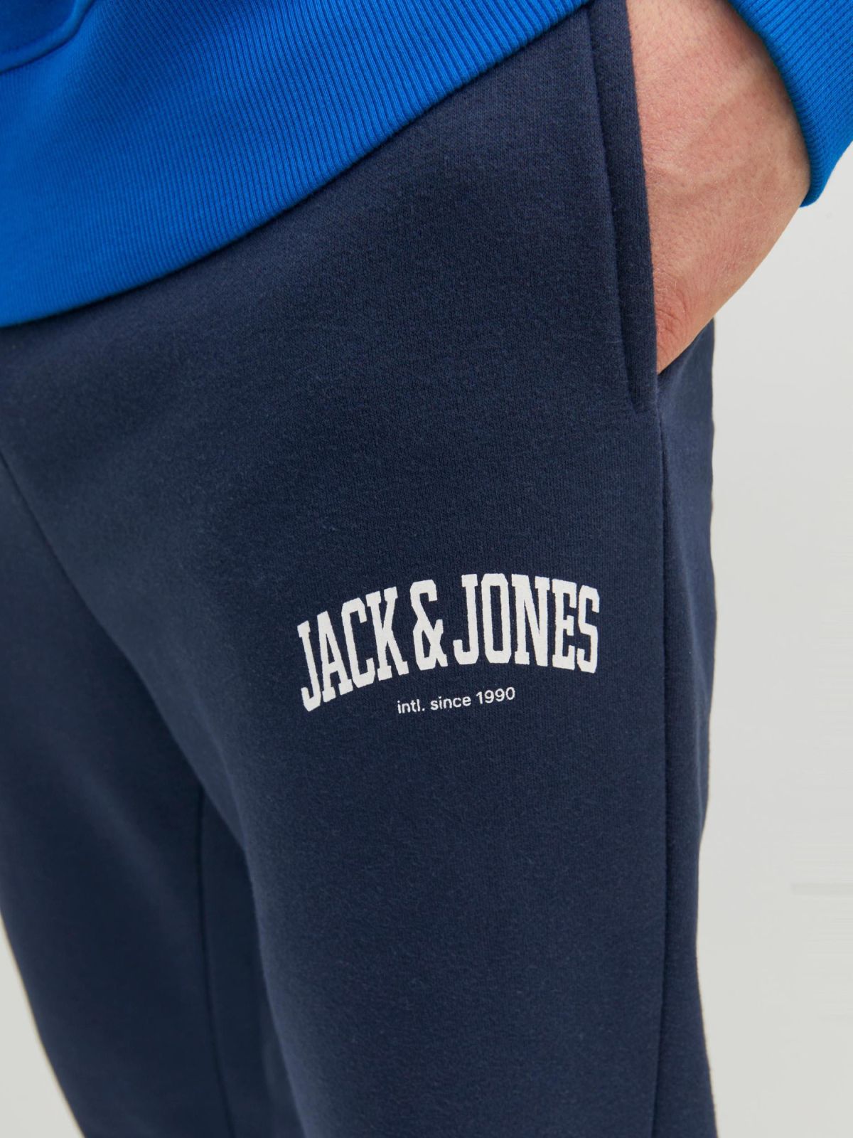  מכנסי טרנינג ארוכים עם הדפס לוגו של JACK AND JONES