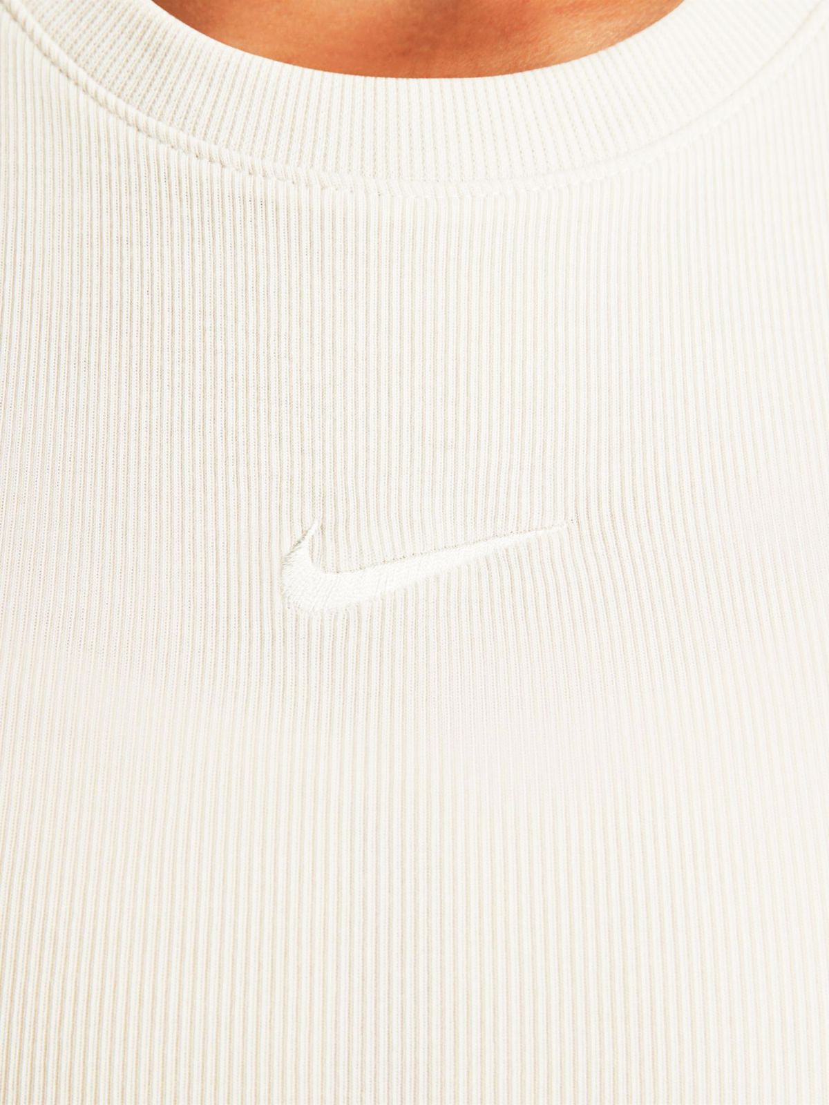  גופיית ריב עם לוגו Nike Sportswear Essentials של NIKE
