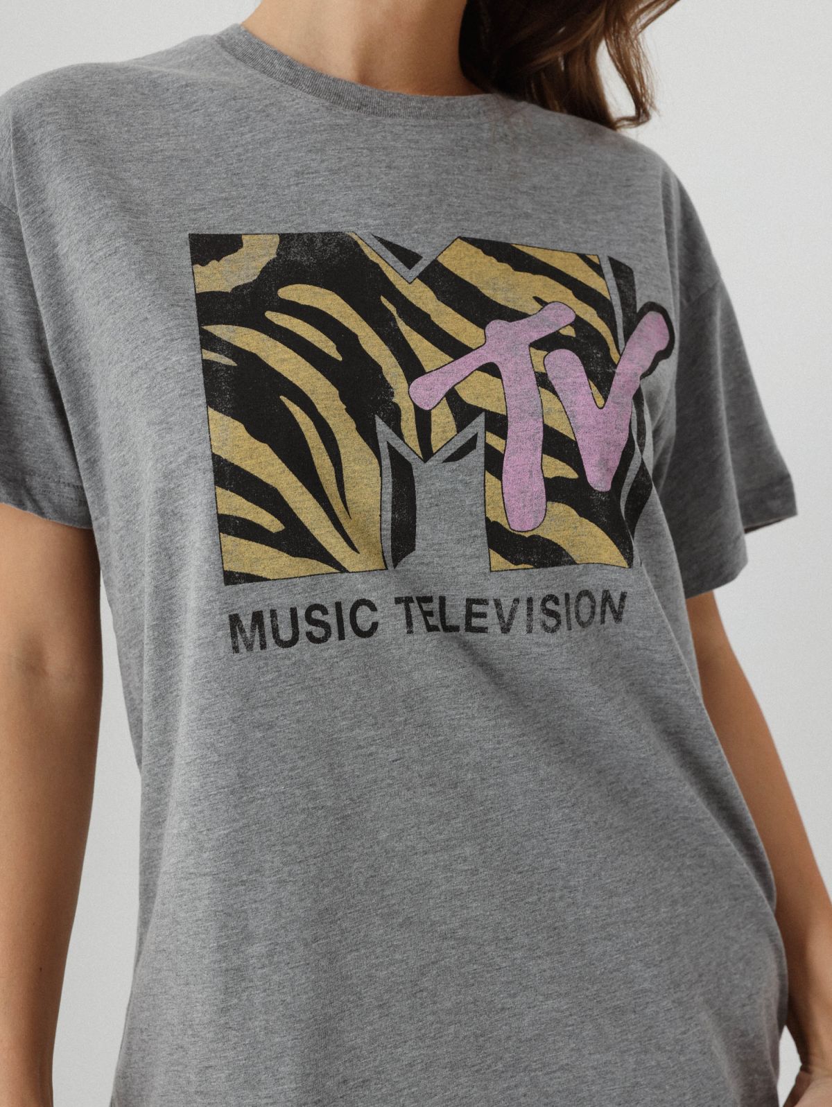  טי שירט עם הדפס MTV של FOX