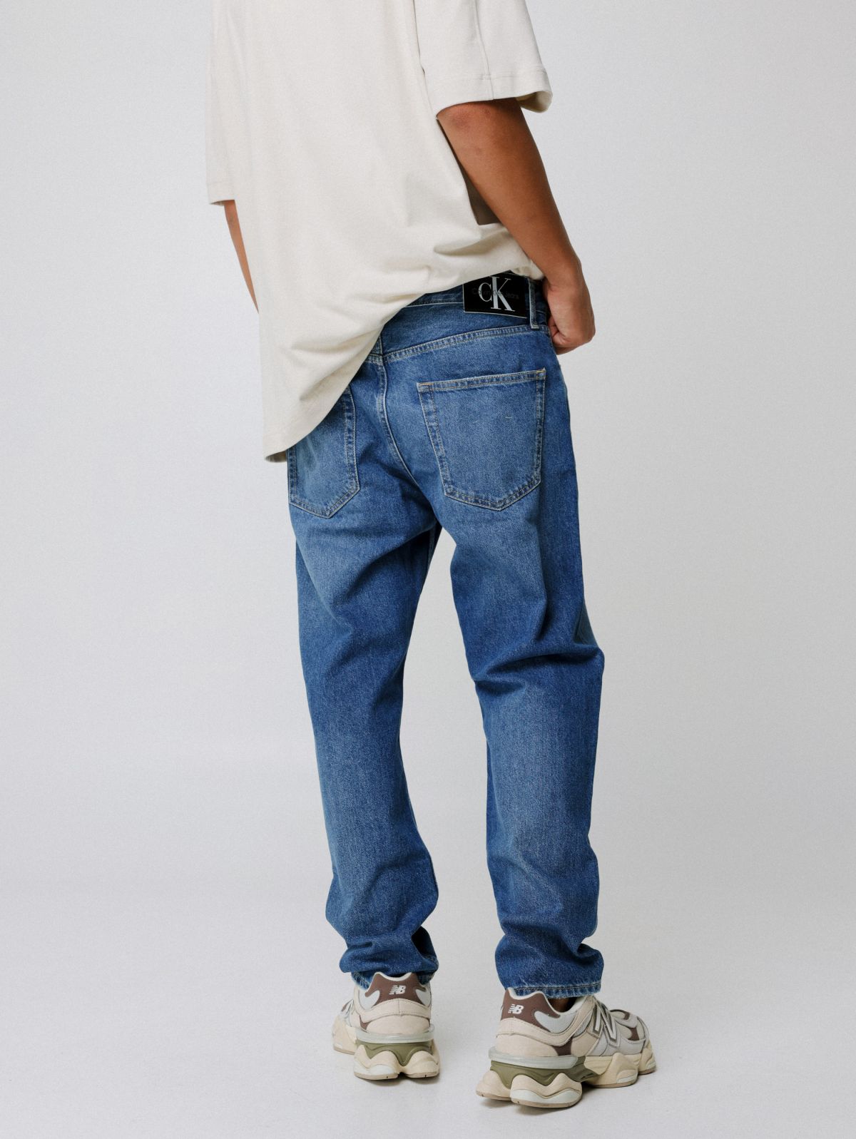  DAD ג'ינס בגזרת של CALVIN KLEIN