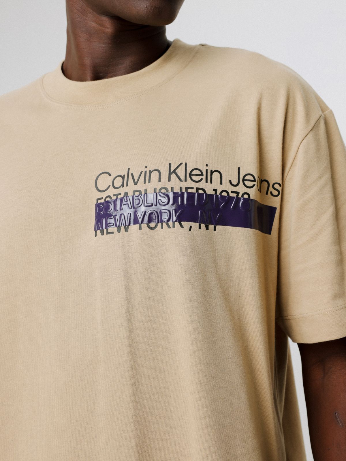  טי שירט עם הדפס לוגו של CALVIN KLEIN