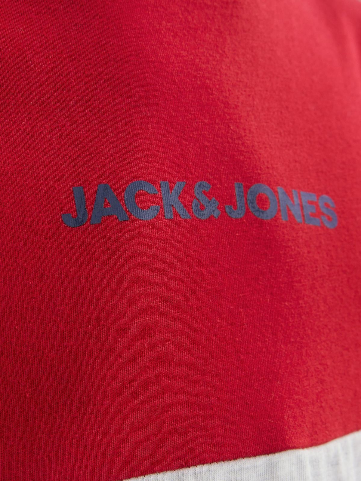  טי שירט קולור בלוק עם לוגו של JACK AND JONES
