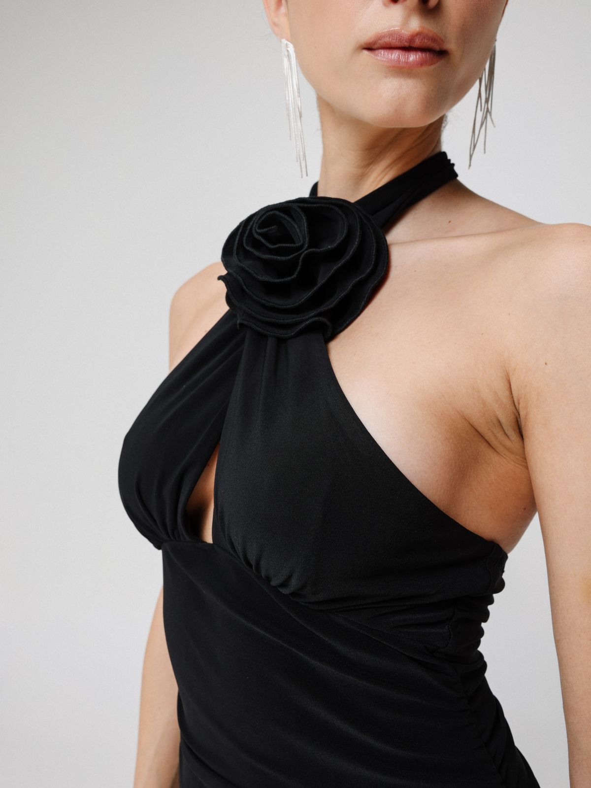  שמלת מקסי קולר עם עיטור פרח של TERMINAL X