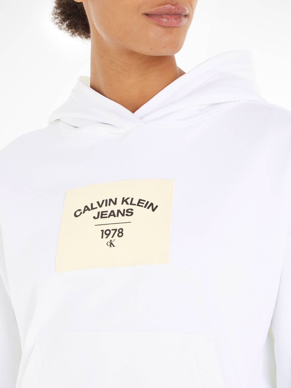  סווטשירט עם פאץ' לוגו המותג של CALVIN KLEIN