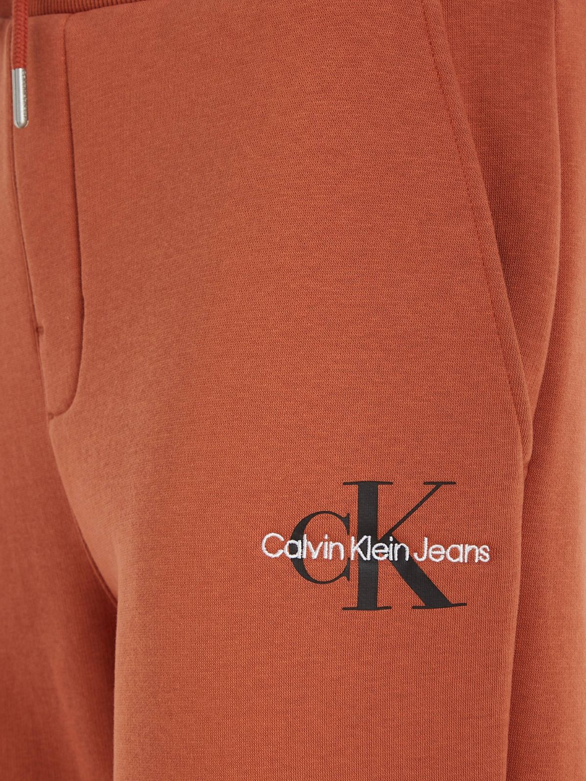  מכנסי טרנינג ארוכים עם לוגו של CALVIN KLEIN