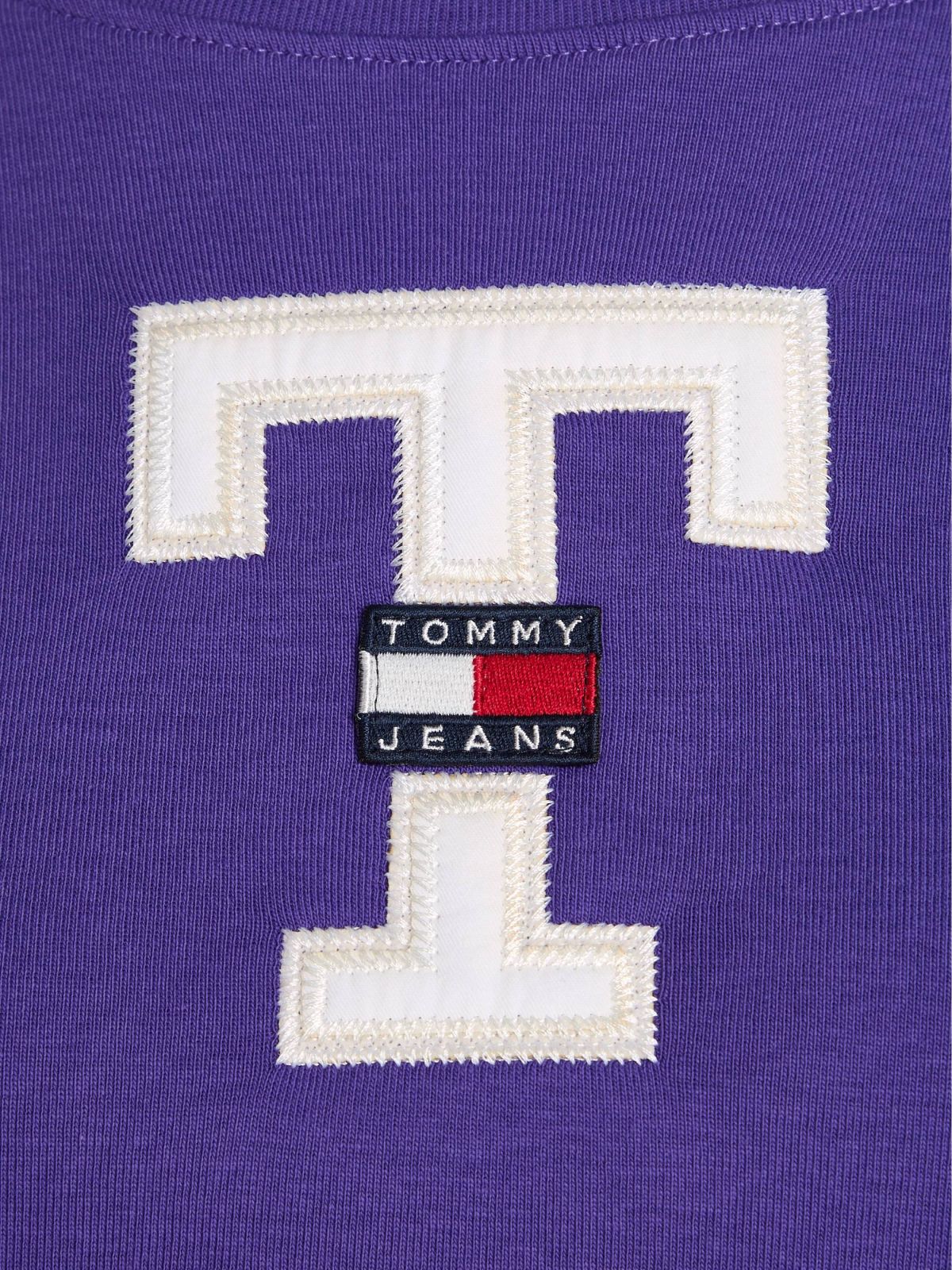  טי שירט קרופ עם לוגו של TOMMY HILFIGER