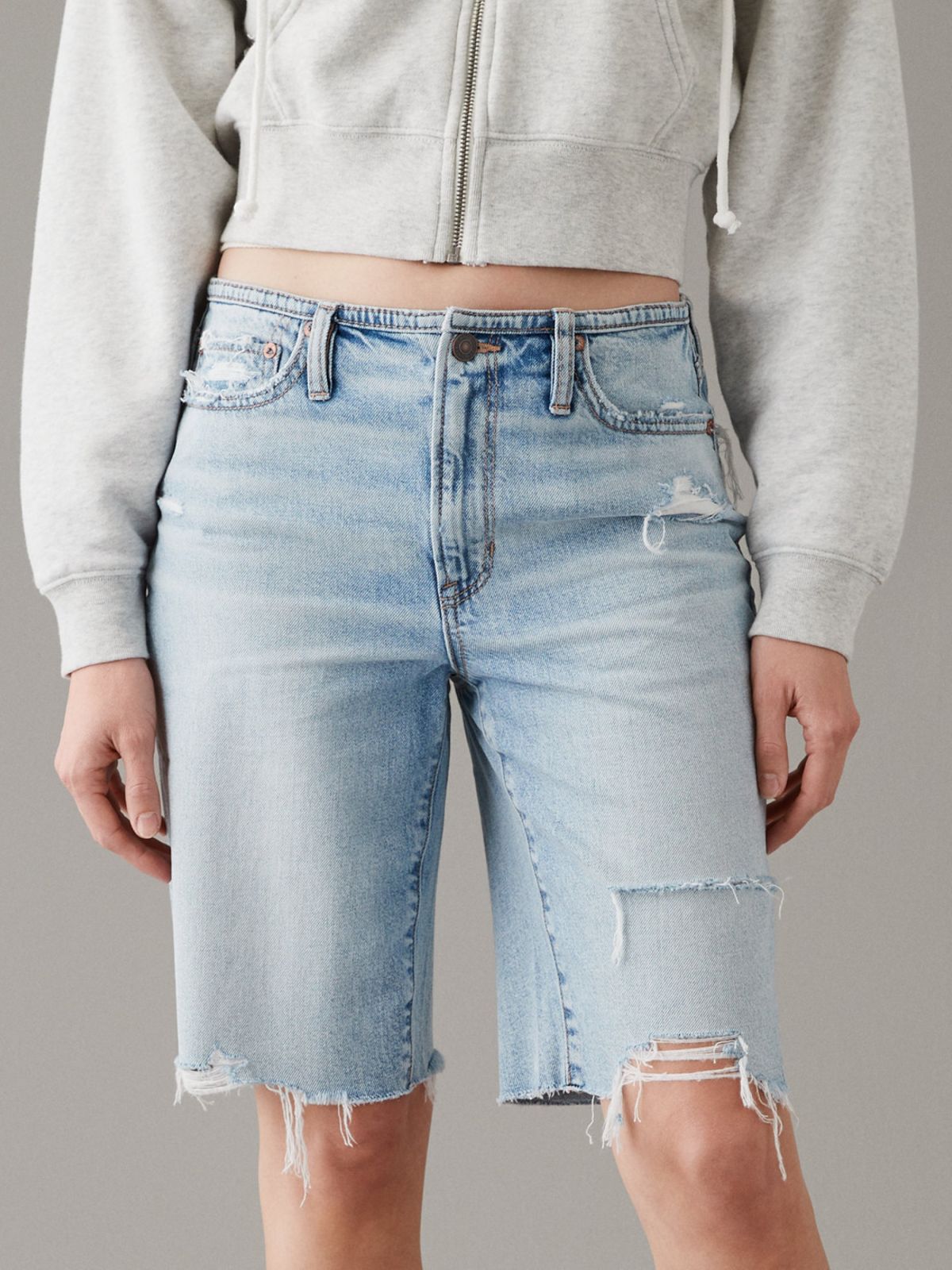  מכנסי ג'ינס קצרים בגזרה נמוכה של AMERICAN EAGLE