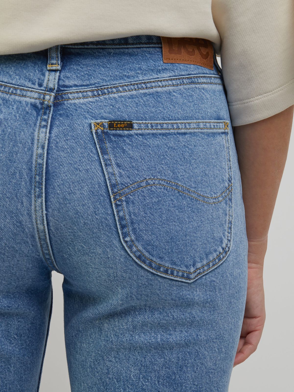  מכנסי ג'ינס בגזרה ישרה של LEE