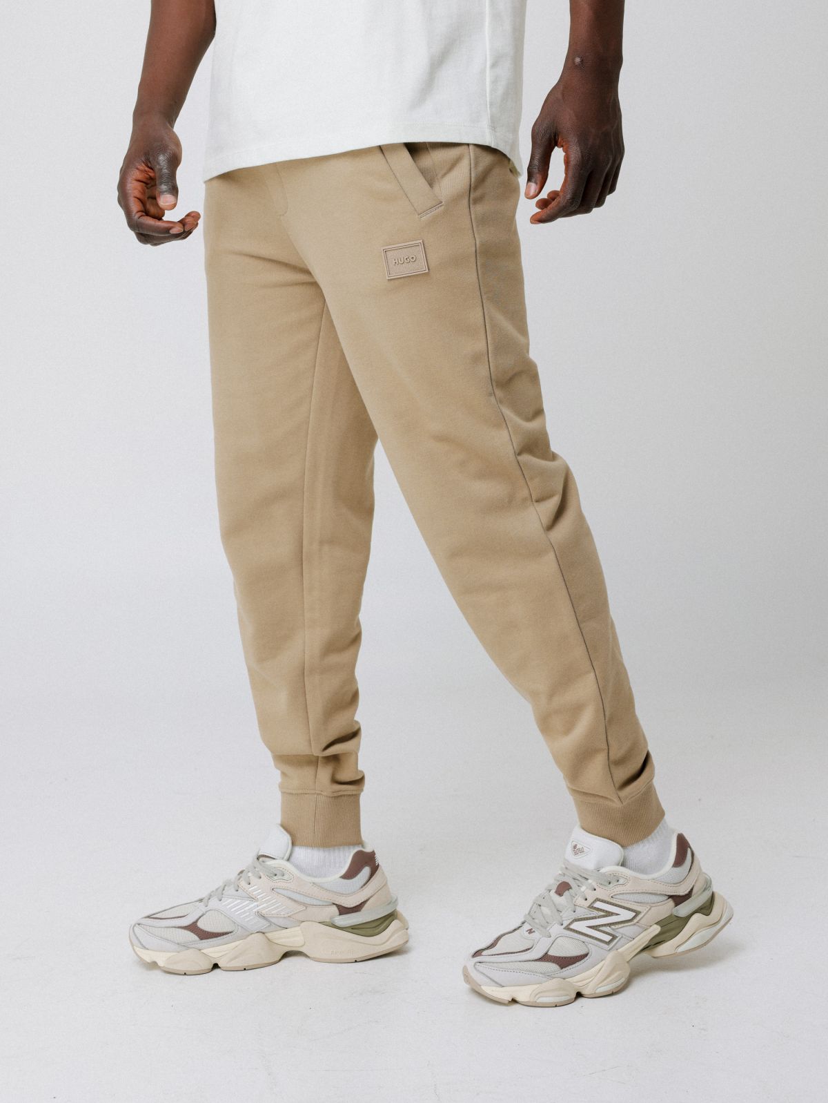  מכנסיים ארוכים עם פאץ' לוגו של HUGO BOSS